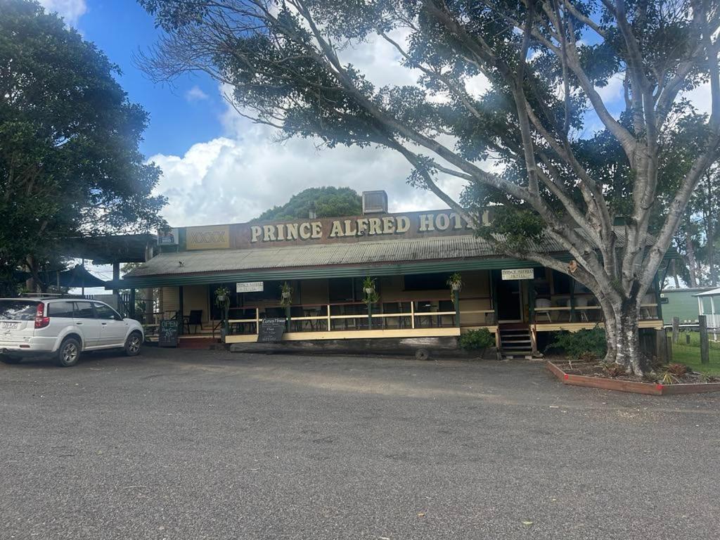 Gundy Pub & Caravan Park Gundiah Esterno foto