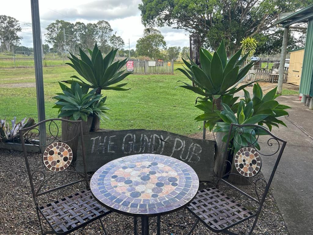 Gundy Pub & Caravan Park Gundiah Esterno foto